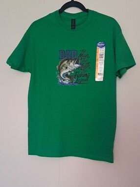 Gildan Men's Green 'Dad The Fishing Legend' Graphic T-Shirt